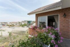 Roses homestay đường Nguyễn Hữu Cảnh